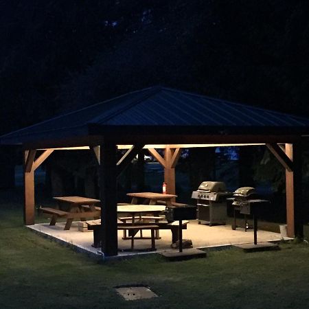 Port Hardy Cabins エクステリア 写真